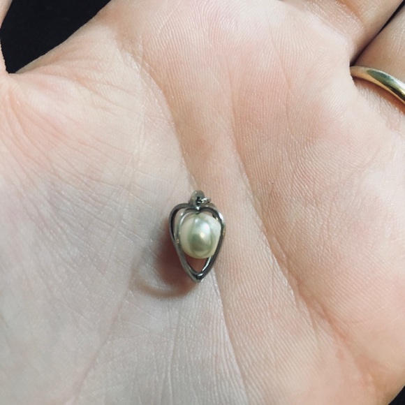 Beautiful pearl in a cage charm! - Picture 3 of 4